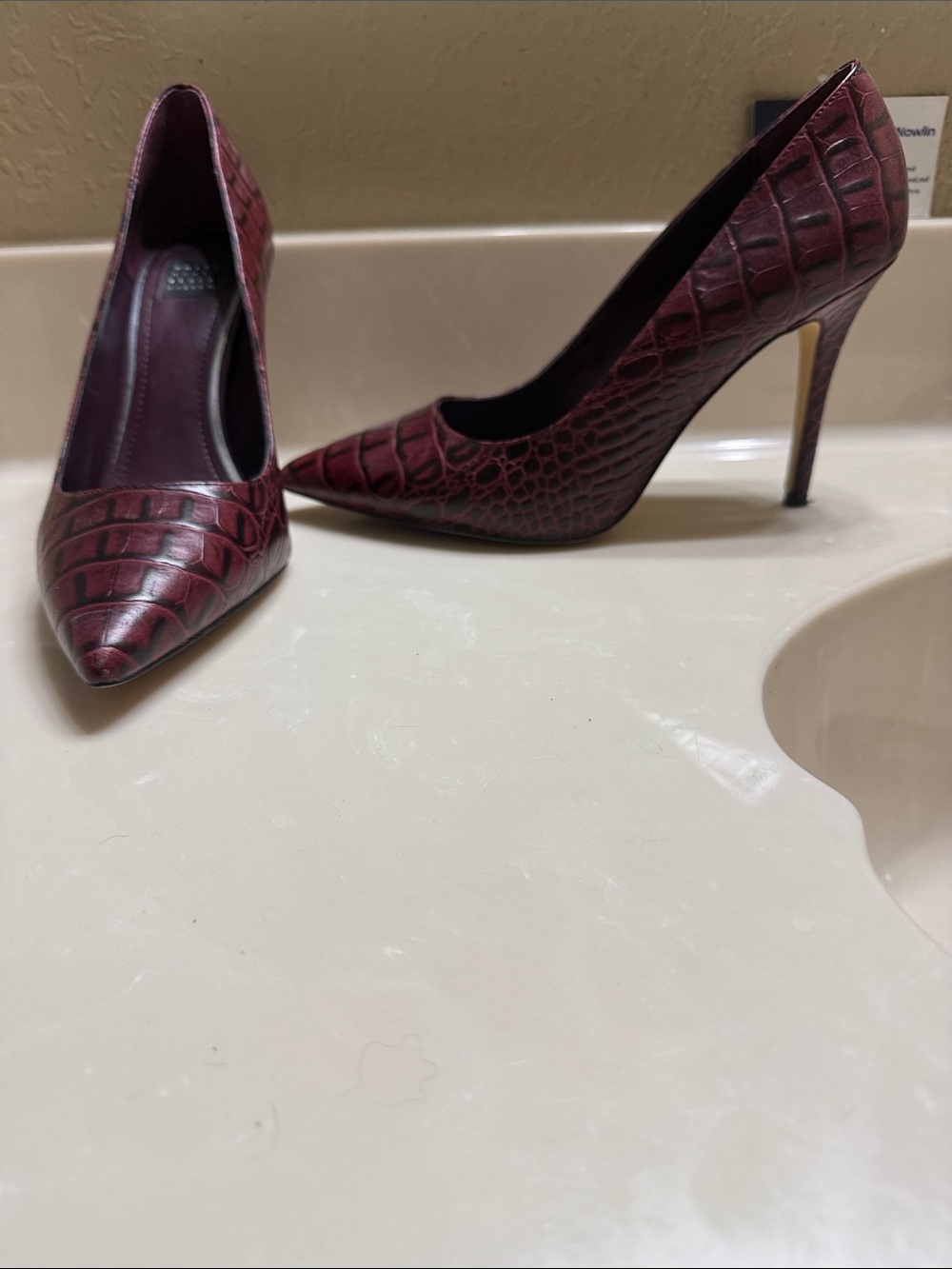 White House Black Market Burgundy Croc-Embossed Stiletto Pump sz 7.5
